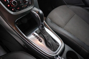 Седан Opel Astra 2013 года, 899000 рублей, Красноярск