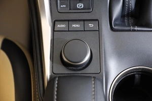 Внедорожник Lexus NX 2015 года, 2999000 рублей, Новосибирск