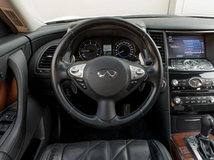 Внедорожник Infiniti QX70 2013 года, 2439000 рублей, Саратов