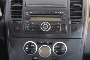 Седан Nissan Tiida 2011 года, 699000 рублей, Омск
