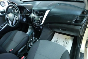 Седан Hyundai Solaris 2013 года, 969000 рублей, Омск
