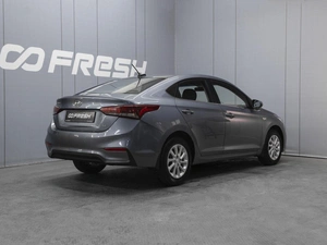 Седан Hyundai Solaris 2017 года, 1480000 рублей, Омск