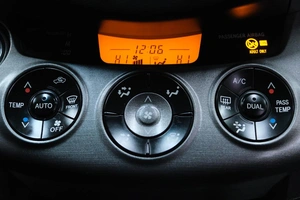 Внедорожник Toyota RAV4 2010 года, 1449000 рублей, Омск