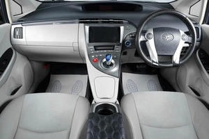 Лифтбек Toyota Prius 2014 года, 999000 рублей, Тюмень