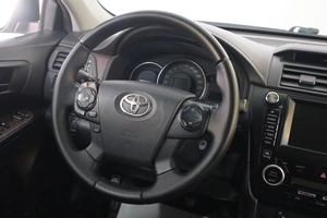 Седан Toyota Camry 2014 года, 1999000 рублей, Омск