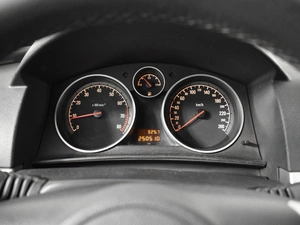 Седан Opel Astra 2011 года, 485200 рублей, Казань