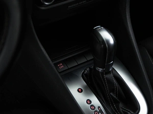 Хетчбэк Volkswagen Golf 2012 года, 998999 рублей, Москва