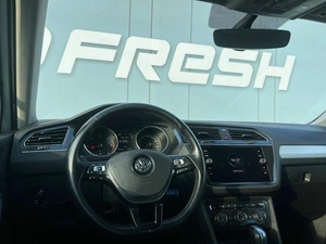 Внедорожник Volkswagen Tiguan 2018 года, 2750000 рублей, Ижевск