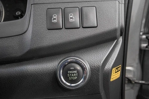 Минивэн Toyota Isis 2011 года, 1299000 рублей, Барнаул