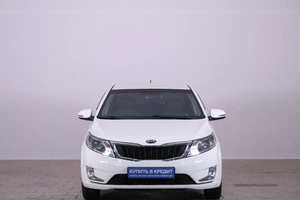 Седан Kia Rio 2014 года, 949000 рублей, Омск