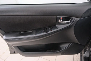 Хетчбэк Toyota Corolla 2006 года, 829000 рублей, Красноярск