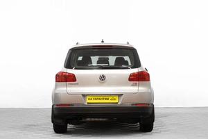 Внедорожник Volkswagen Tiguan 2012 года, 1449000 рублей, Барнаул