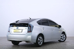 Лифтбек Toyota Prius 2015 года, 1349000 рублей, Омск