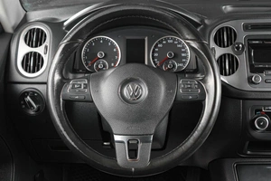 Внедорожник Volkswagen Tiguan 2011 года, 1199000 рублей, Тюмень