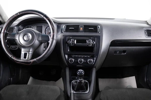 Седан Volkswagen Jetta 2012 года, 849000 рублей, Пермь