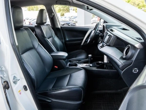 Внедорожник Toyota RAV4 2017 года, 2500000 рублей, Волгоград