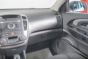 Хетчбэк Kia Ceed 2012 года, 799000 рублей, Томск