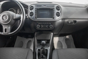 Внедорожник Volkswagen Tiguan 2011 года, 1239000 рублей, Барнаул