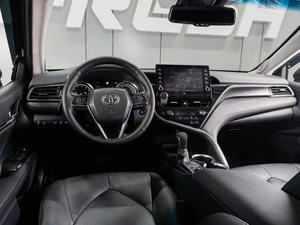 Седан Toyota Camry 2021 года, 2899000 рублей, Тюмень