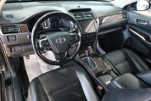 Седан Toyota Camry 2017 года, 2549000 рублей, Омск