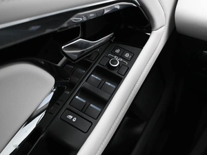 Внедорожник Land Rover Range Rover Evoque 2021 года, 4199000 рублей, Кирилловка
