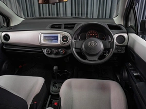 Хетчбэк Toyota Vitz 2013 года, 829000 рублей, Тюмень