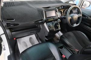 Минивэн Toyota Wish 2012 года, 1529000 рублей, Омск