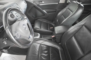 Внедорожник Volkswagen Tiguan 2011 года, 1409000 рублей, Кемерово