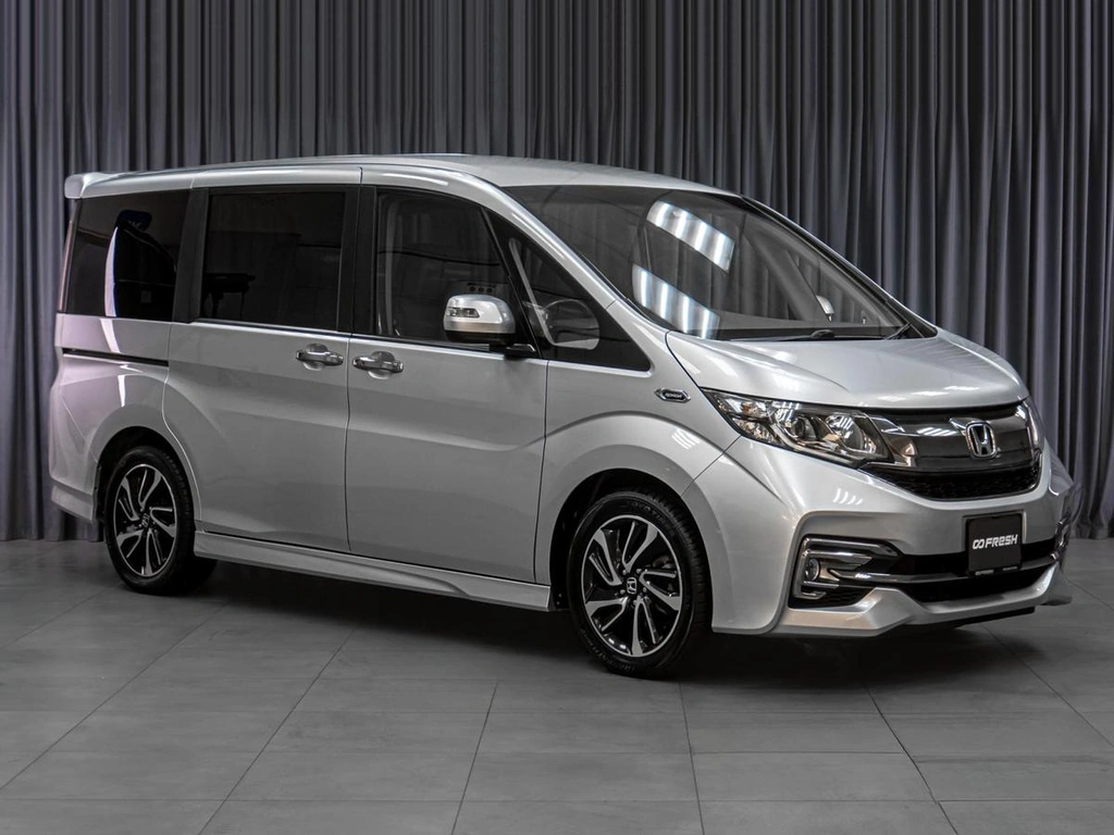 Минивэн Honda Stepwgn 2017 года, 1749000 рублей, Тюмень