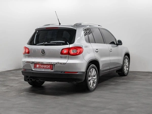 Внедорожник Volkswagen Tiguan 2010 года, 1210000 рублей, Красноярск