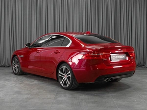 Седан Jaguar XE 2016 года, 1497000 рублей, Тюмень