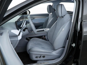 Седан Voyah Passion 2023 года, 3949050 рублей, Москва