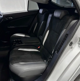 Хетчбэк Toyota Prius PHV 2018 года, 2357000 рублей, Красноярск