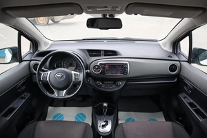 Хэтчбек Toyota Yaris 2012 года, 1200000 рублей, Мирное