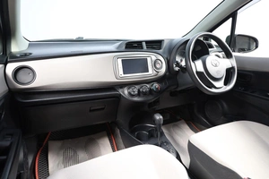 Хетчбэк Toyota Vitz 2012 года, 849000 рублей, Новосибирск