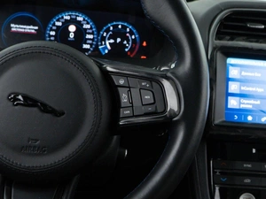 Внедорожник Jaguar F-Pace 2016 года, 2757077 рублей, Москва