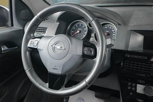 Седан Opel Astra 2007 года, 579000 рублей, Тюмень