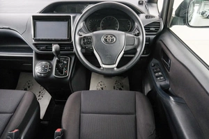 Минивэн Toyota Noah 2015 года, 1699000 рублей, Красноярск