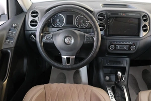 Внедорожник Volkswagen Tiguan 2012 года, 1439000 рублей, Омск