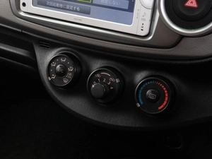 Хетчбэк Toyota Vitz 2013 года, 829000 рублей, Тюмень