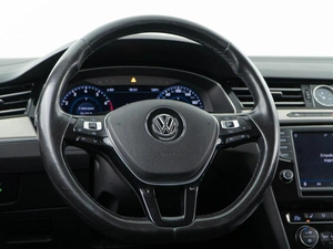 Седан Volkswagen Passat 2016 года, 1713444 рублей, Москва