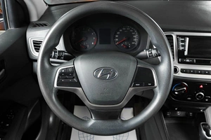 Седан Hyundai Solaris 2019 года, 1359000 рублей, Тюмень
