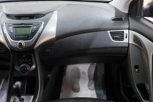 Седан Hyundai Elantra 2012 года, 859000 рублей, Омск