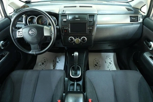 Хетчбэк Nissan Tiida 2012 года, 999000 рублей, Омск