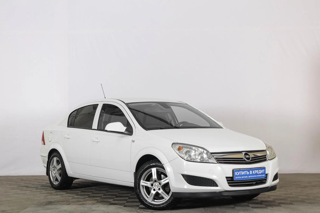 Седан Opel Astra 2012 года, 729000 рублей, Тюмень