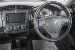 Седан Toyota Corolla Axio 2018 года, 1389000 рублей, Кемерово