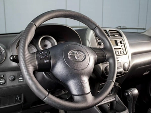 Внедорожник Toyota RAV4 2004 года, 910000 рублей, Омск