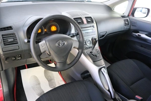 Хетчбэк Toyota Auris 2007 года, 719000 рублей, Омск