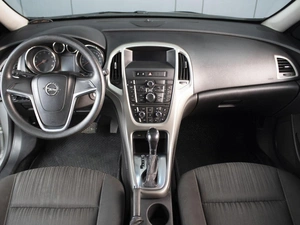 Хетчбэк Opel Astra 2011 года, 640000 рублей, Омск