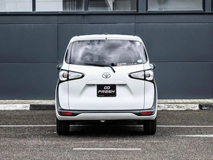 Минивэн Toyota Sienta 2015 года, 1319000 рублей, Кирилловка